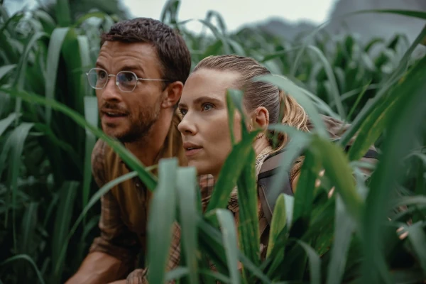 Scarlett Johansson dans le film dinosaures 2025